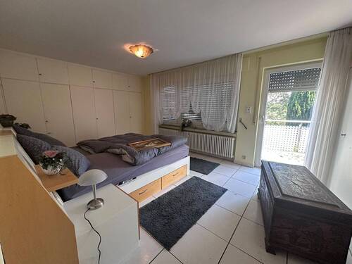 Schlafzimmer mit viel Platz - 
