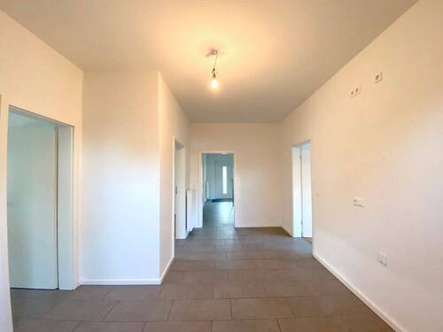 Küche mit Blick zum Flur - 