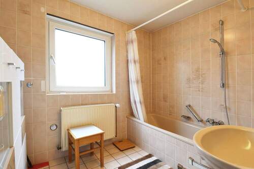 EG Badezimmer - 6 Zimmer Einfamilienhaus in Winnenden