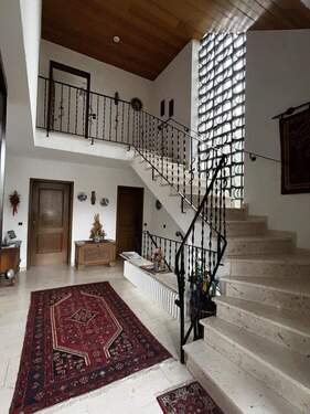 Eingangsdiele und Treppenhaus - 