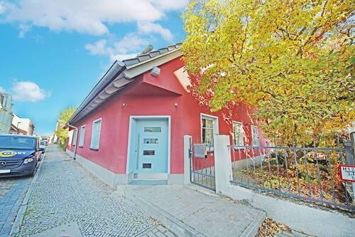 Hausansicht / Hauseingang - 7 Zimmer Einfamilienhaus zum Kaufen in Coswig (Anhalt)