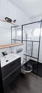 modernes Badezimmer - 