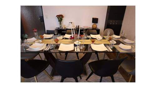 Wohnzimmer mit Glastisch - Etagenwohnung mit 53,00 m&sup2; in Büdingen zur Miete