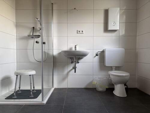 Badezimmer OG - Einfamilienhaus mit 140,00 m&sup2; in Krefeld zum Kaufen