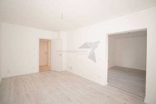 Wohnzimmer - 2 Zimmer Etagenwohnung in Chemnitz - Grüna