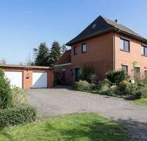 Ein-Zweifamilienhaus in nahezu Alleinlage mit großem Grundstück in Syke-Barrien - Syke / Barrien