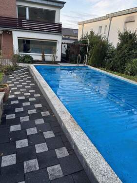Pool-Terrasse Rückseite Haus .JPG - 