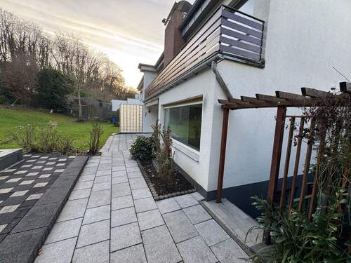 Terrasse Rückseite Haus .JPG - 