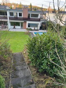 Verb.-Weg vom oberen Garten zum Hausgarten und Terrasse .JPG - 