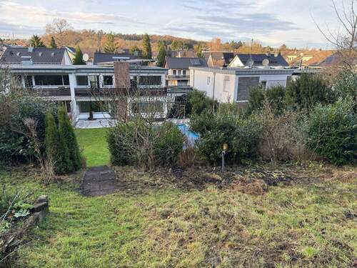 garten oberer Teil Blick zum Hsaus & Terrasse.JPG - 