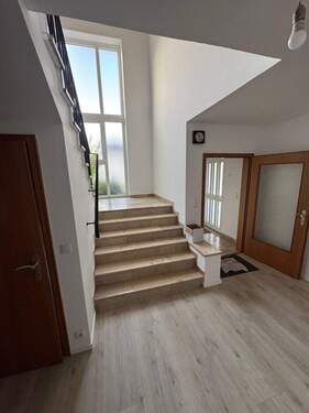 Treppenhaus.JPG - Einfamilienhaus mit 134,00 m&sup2; in Brühl zur Miete