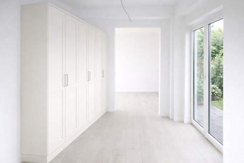 Flur zum Schlafzimmer (Möb.KI) - 2 Zimmer Etagenwohnung zur Miete in Berghausen