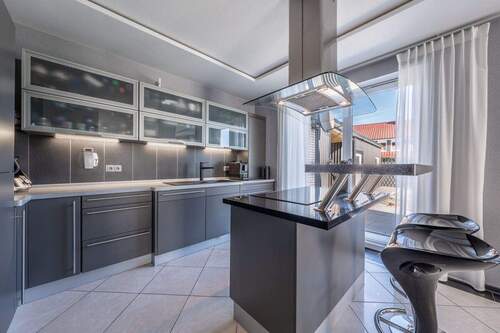 mit Anbindung zur Küche - 