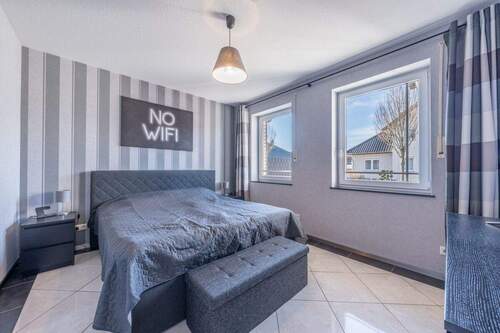 Unten finden Sie ein Schlaf-/Arbeitszimmer - 