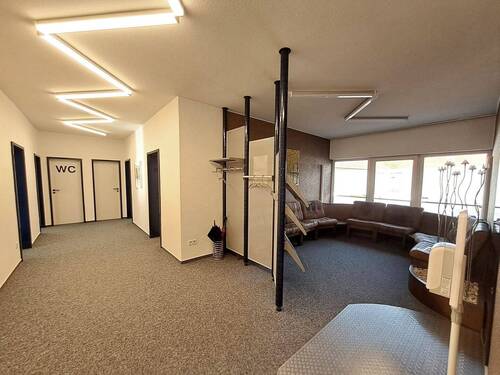 Flur und Wartebereich Praxis - Mehrfamilienhaus, Wohnhaus mit 128,00 m&sup2; in Dielheim zum Kaufen