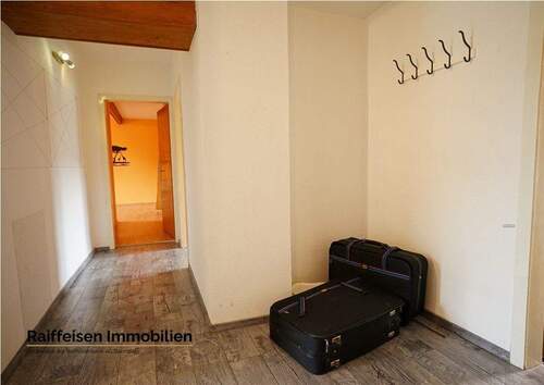 Raiffeisenstraße 10 - 