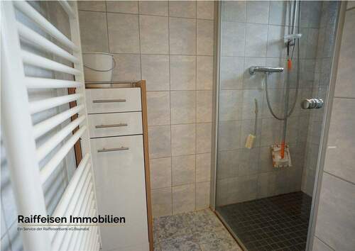 Raiffeisenstraße 8 - 