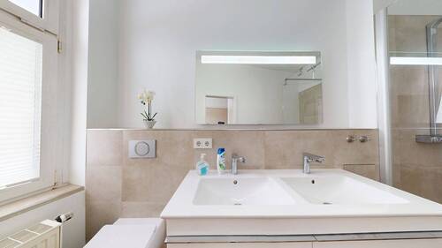 Badezimmer 1. OG - 7 Zimmer Mehrfamilienhaus, Wohnhaus in Leipzig