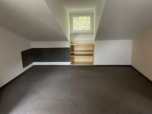 Zimmer, DG-Wohnung - 