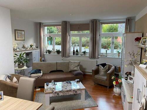 Wohnzimmer - Helle geräumige 3 Zimmer Wohnung in Suhl