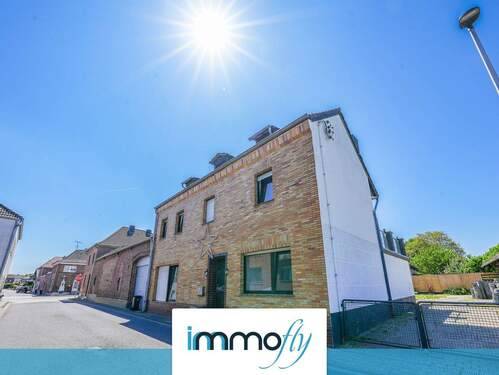 Hausansicht - Gestalten Sie Ihr Familienzuhause: Viel Platz, Garten, Charme - mit Raum für eigene Handgriffe