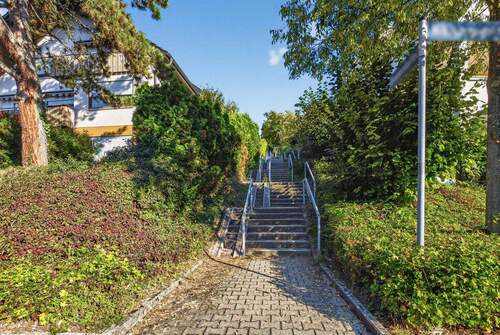 seitlicher Zugang - 4 Zimmer Etagenwohnung in Pforzheim