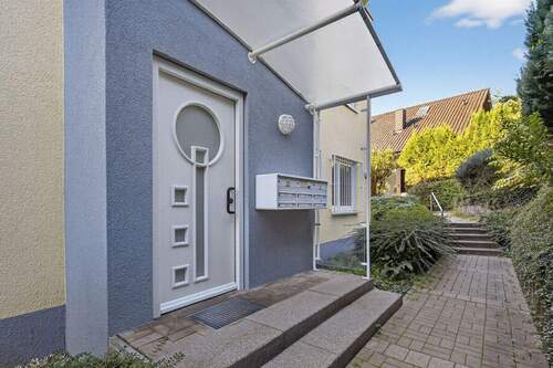 Hauseingang - Etagenwohnung mit 120,60 m² in Pforzheim zum Kaufen