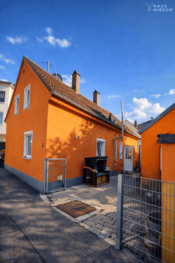 Außenansicht - BMR 4,6%: Saniertes Mehrfamilienhaus mit Nebengebäude in Augsburg