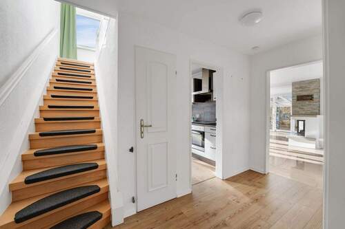 Flur - 7 Zimmer Reihenendhaus in Salzgitter