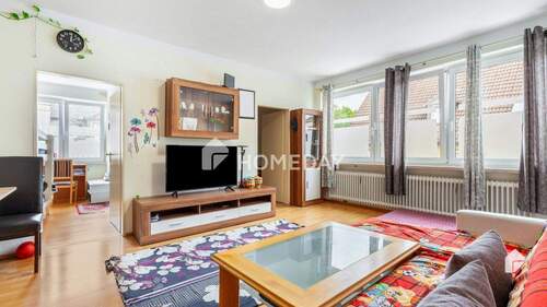 Wohnzimmer 1 - Attraktive 3-Zimmer-Wohnung mit großer Küche und Wannenbad zentraler Lage von Coburg