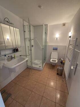 modernes Duschbad im OG - 
