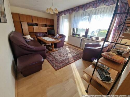 Wohnzimmer mit Zugang zum Garten - 6 Zimmer Einfamilienhaus in Geringswalde