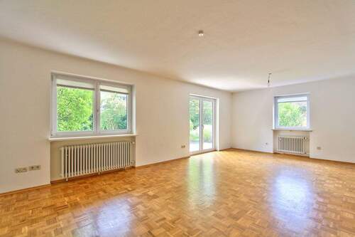 Großzügiges Wohnzimmer - 5 Zimmer Doppelhaushälfte in Gauting