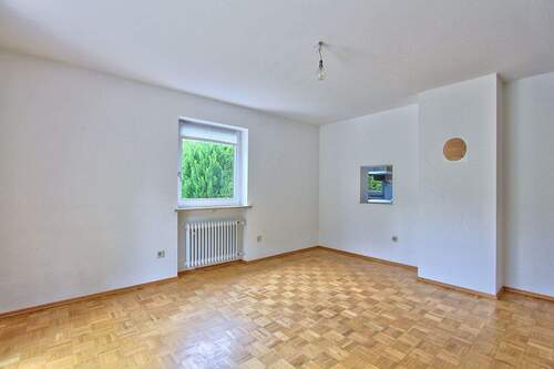 Essplatz mit Durchreiche und Kaminanschluss - Doppelhaushälfte mit 125,00 m² in Gauting zum Kaufen