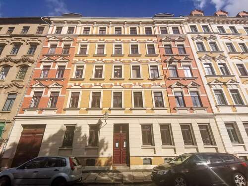 Hausansicht straßenseitig - Topinvest mit Parkblick 