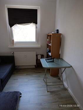 Schlafzimmer (Mietermöbel) - 3 Zimmer Etagenwohnung zur Miete in Halle (Saale)