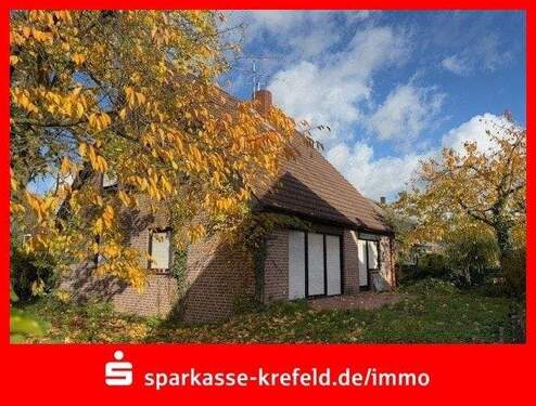 Rückansicht - Freistehendes Einfamilienhaus mit Einliegerwohnung