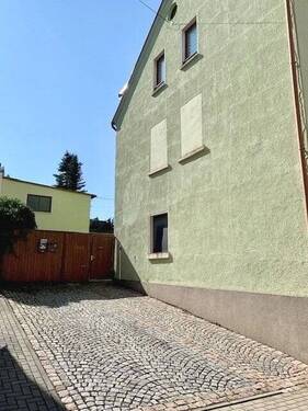 Einfahrt - Einfamilienhaus mit 225,70 m² in Netzschkau zum Kaufen