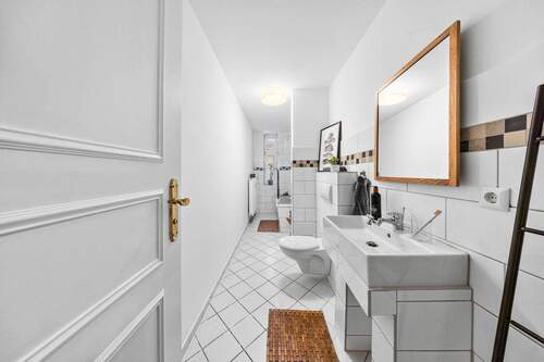 Badezimmer - Etagenwohnung mit 98,00 m&sup2; in Berlin zum Kaufen