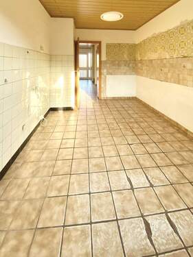 mit Blick bis zum Hauseingang - 