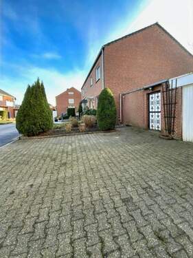 Garage und weitere Parkflächen - 