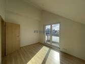 Zimmer mit Balkon im OG - 