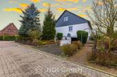 Außenansicht Auffahrt - charmantes Einfamilienhaus - 385.000,00 EUR Kaufpreis, ca.  110,00 m² Wohnfläche