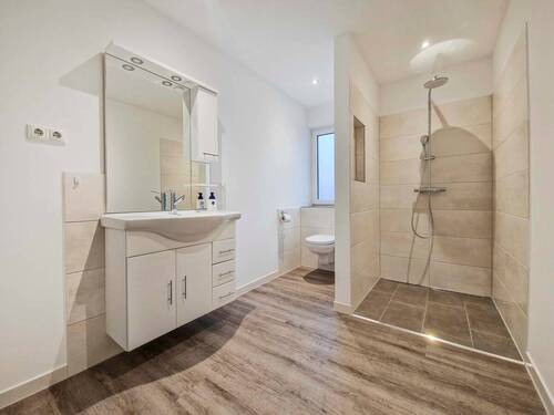 Badezimmer EG links - 