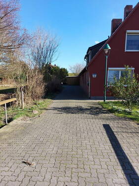 Zufahrt - 7 Zimmer Einfamilienhaus zum Kaufen in Oldenswort