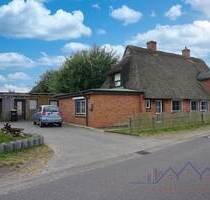 Reetdachhaus mit Geschichte und Charme - Friesenstil trifft modernen Wohnkomfort - Alt Duvenstedt