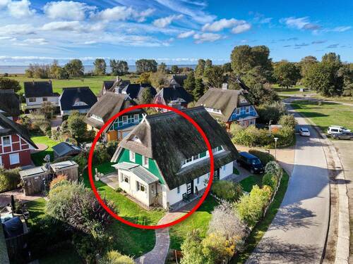 Bild 1 - Traumhafte Reet-Haushälfte in Boddennähe mit TOP-Ausstattung