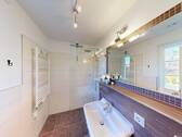 Tageslicht-Duschbad im Erdgeschoss - 