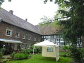 Rückansicht DHH und Bauernhaus - 