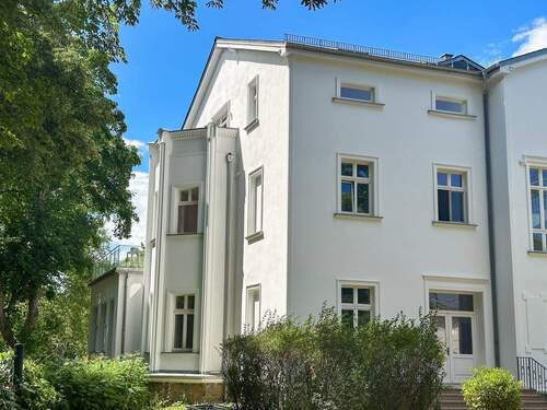 Seitenansicht der Villa - 